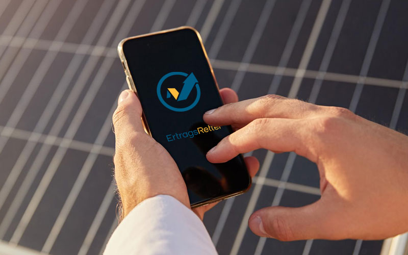 Brandenburger Tor einhgekleidet mit Solarmodulen